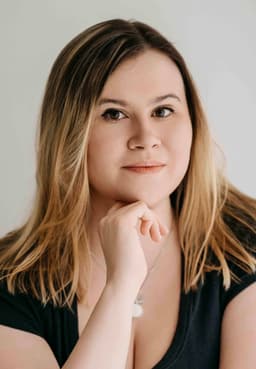 Portrait: Christina  Rain